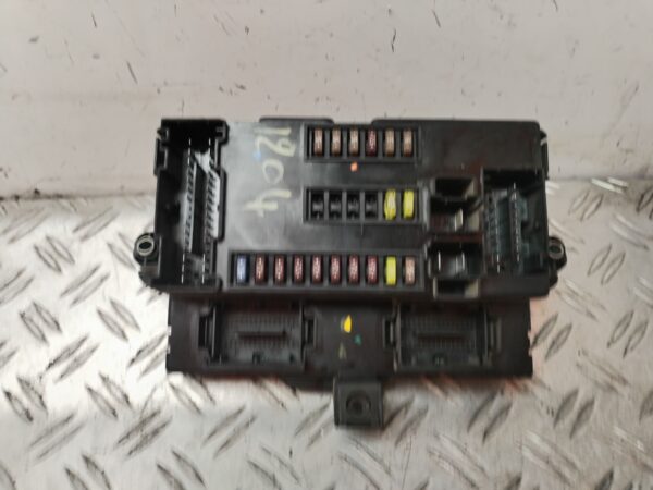 CAJA RELES / FUSIBLES 132072