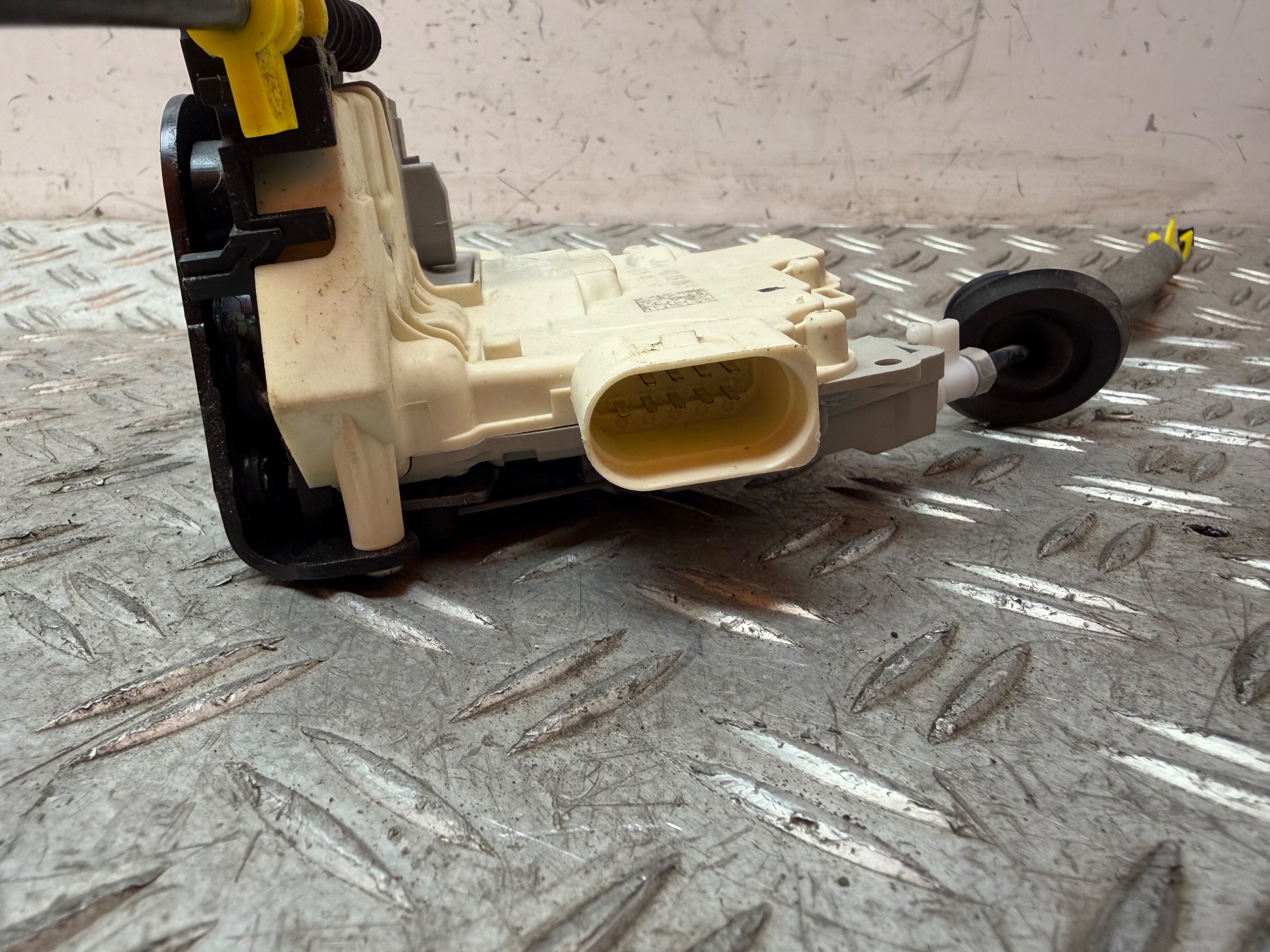 CERRADURA PUERTA TRASERA DERECHA 134012