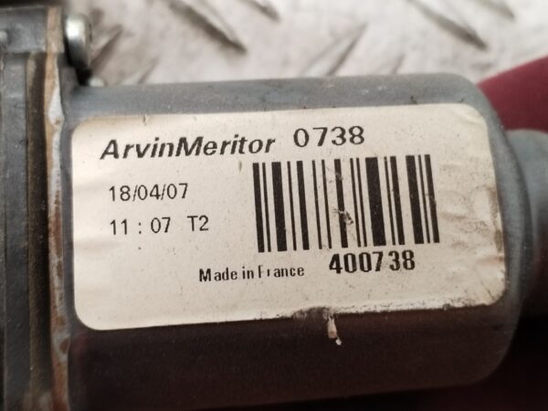 ELEVALUNAS DELANTERO DERECHO 133220