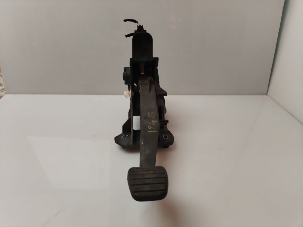 PEDAL EMBRAGUE 133950