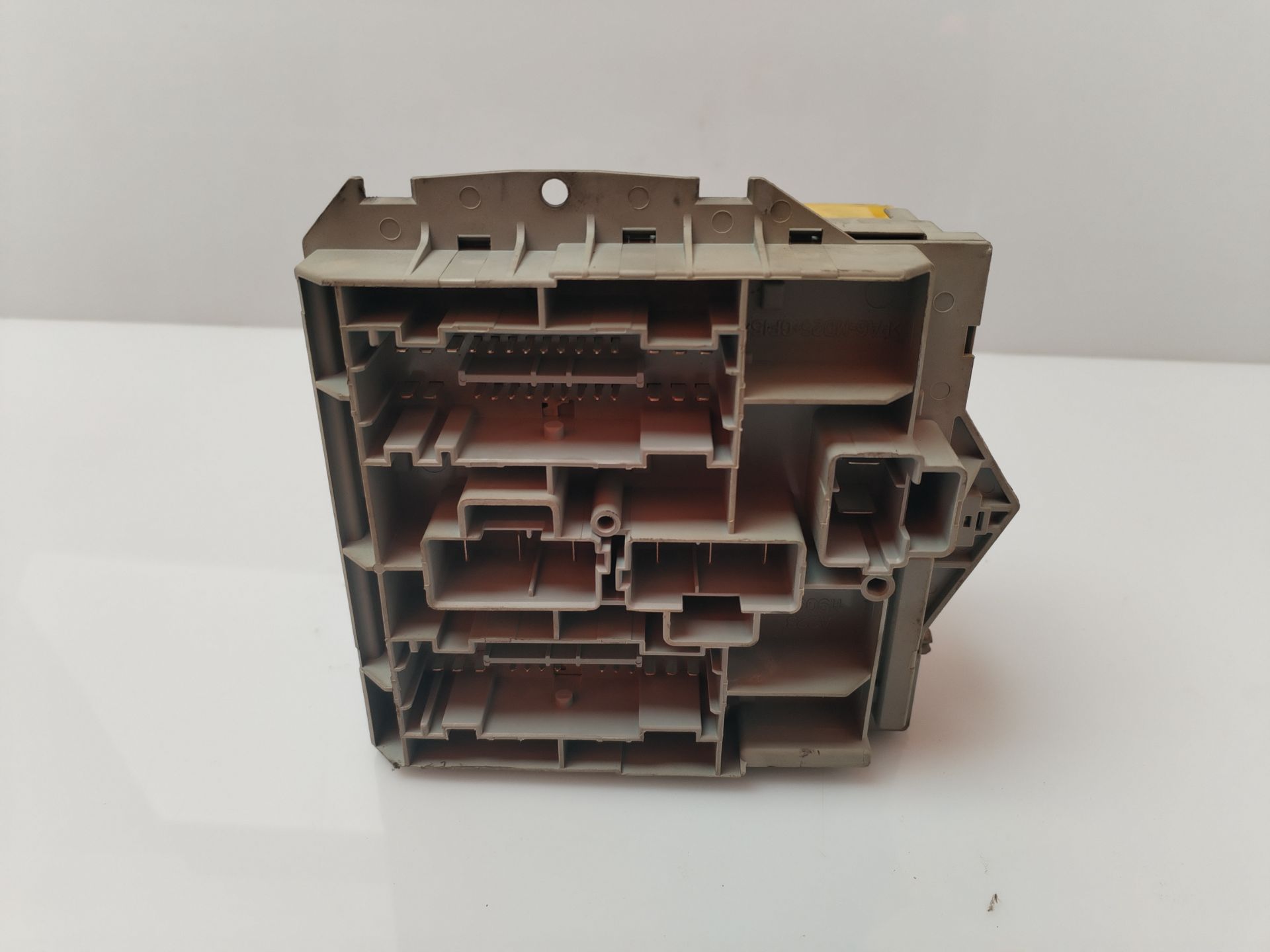 CAJA RELES / FUSIBLES 133135