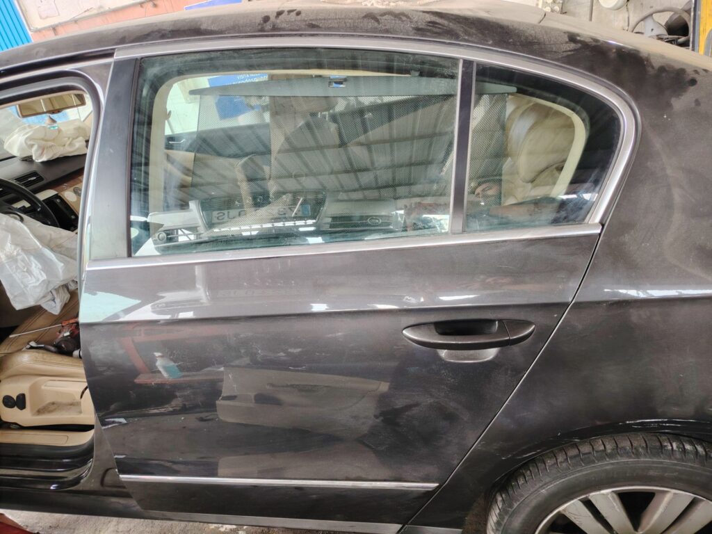 PUERTA TRASERA IZQUIERDA 133936