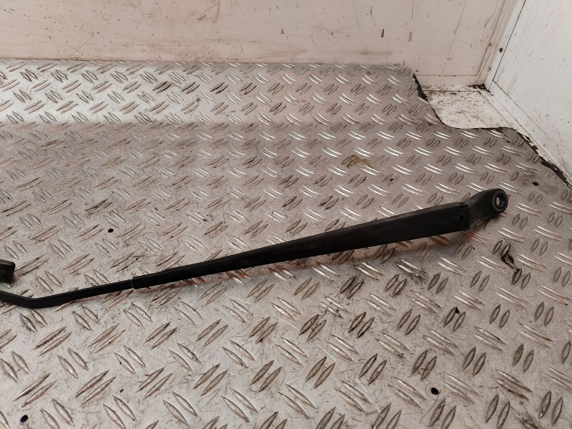 BRAZO LIMPIA DELANTERO DERECHO 132820