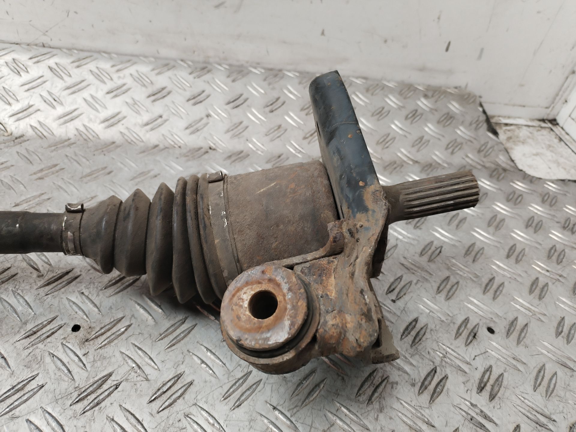 TRANSMISION TRASERA IZQUIERDA 133928