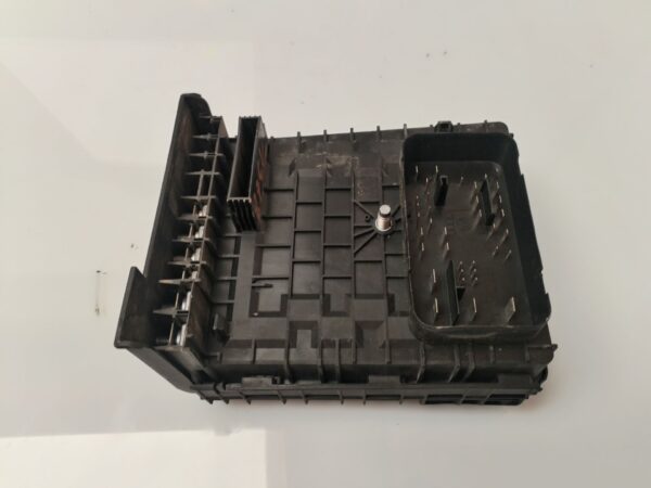 CAJA RELES / FUSIBLES 133633