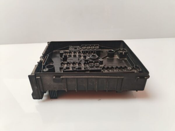 CAJA RELES / FUSIBLES 133145