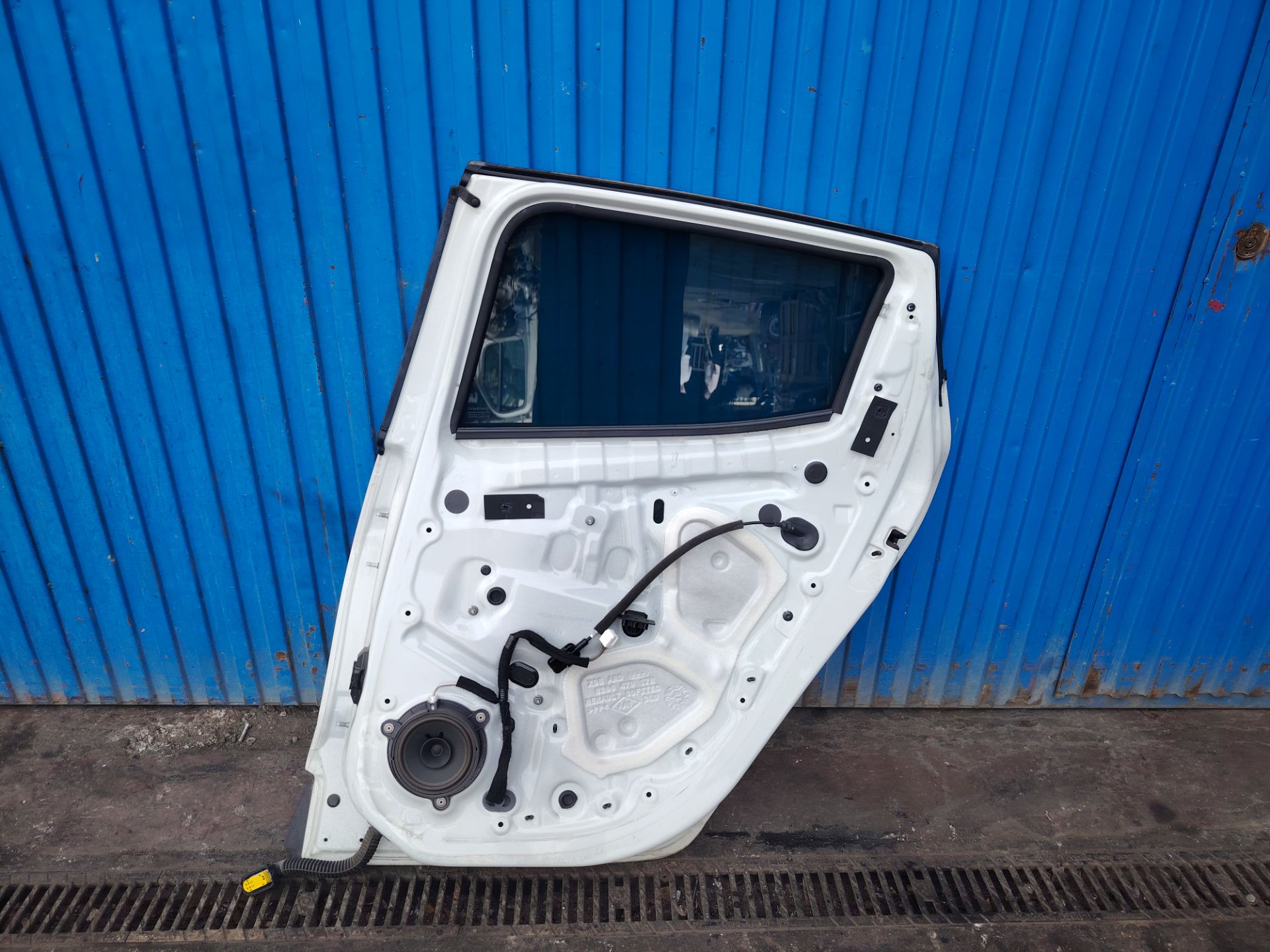 PUERTA TRASERA DERECHA 134374