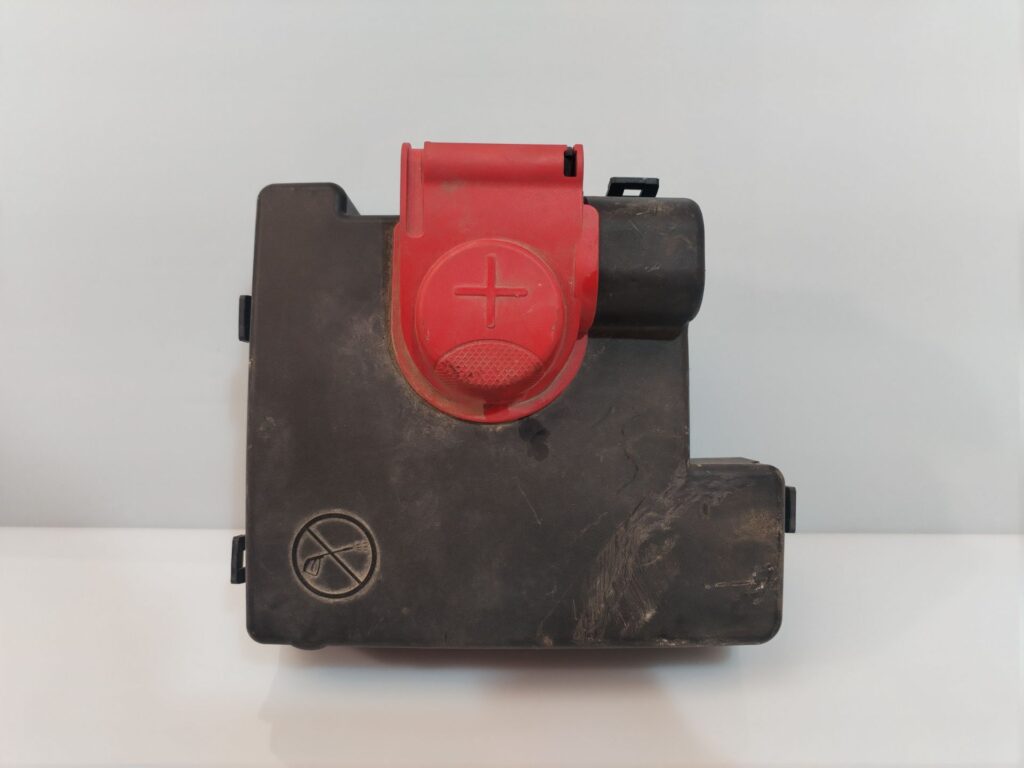 CAJA RELES / FUSIBLES 132940