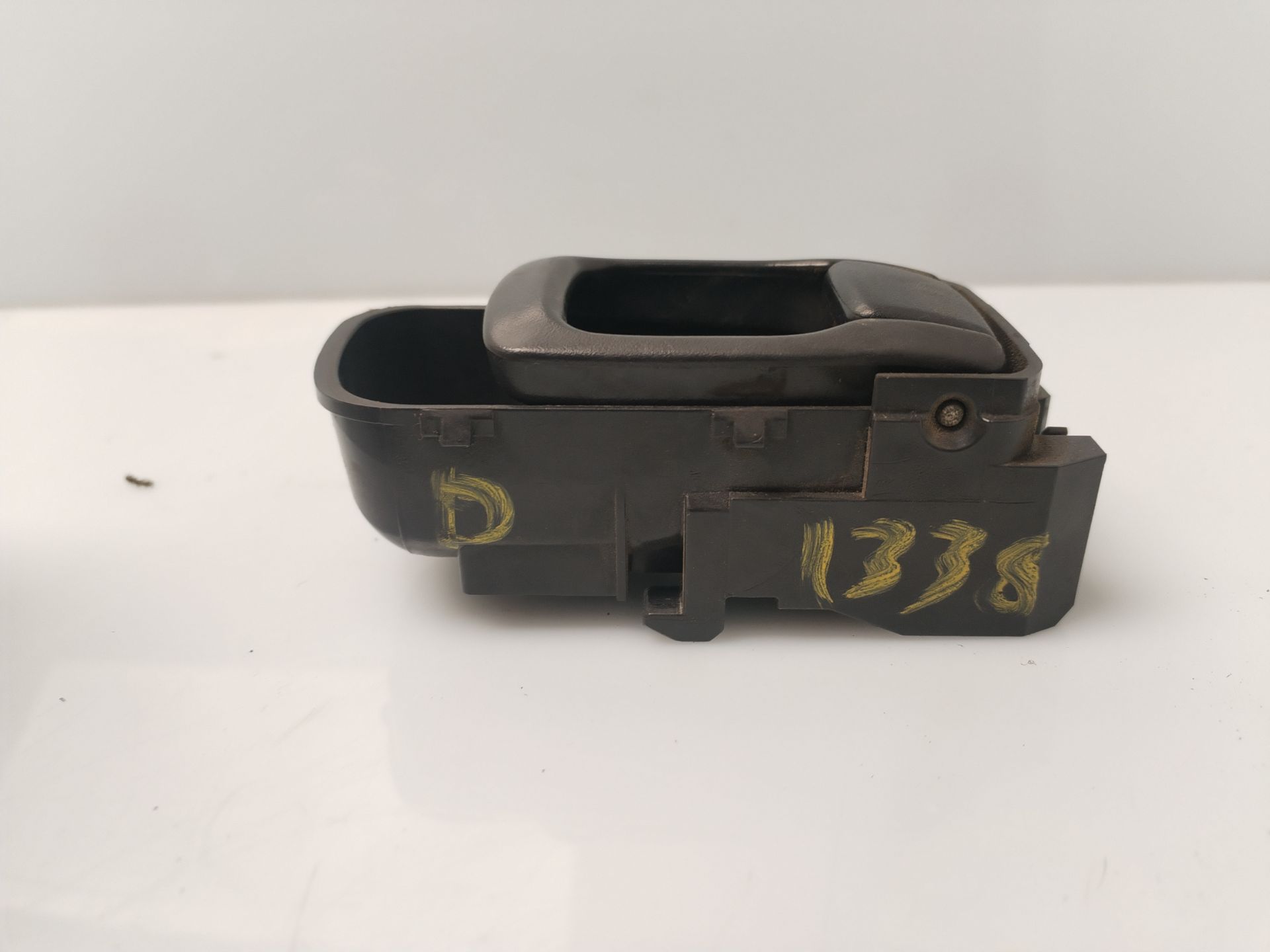 MANETA INTERIOR DELANTERA IZQUIERDA 133616