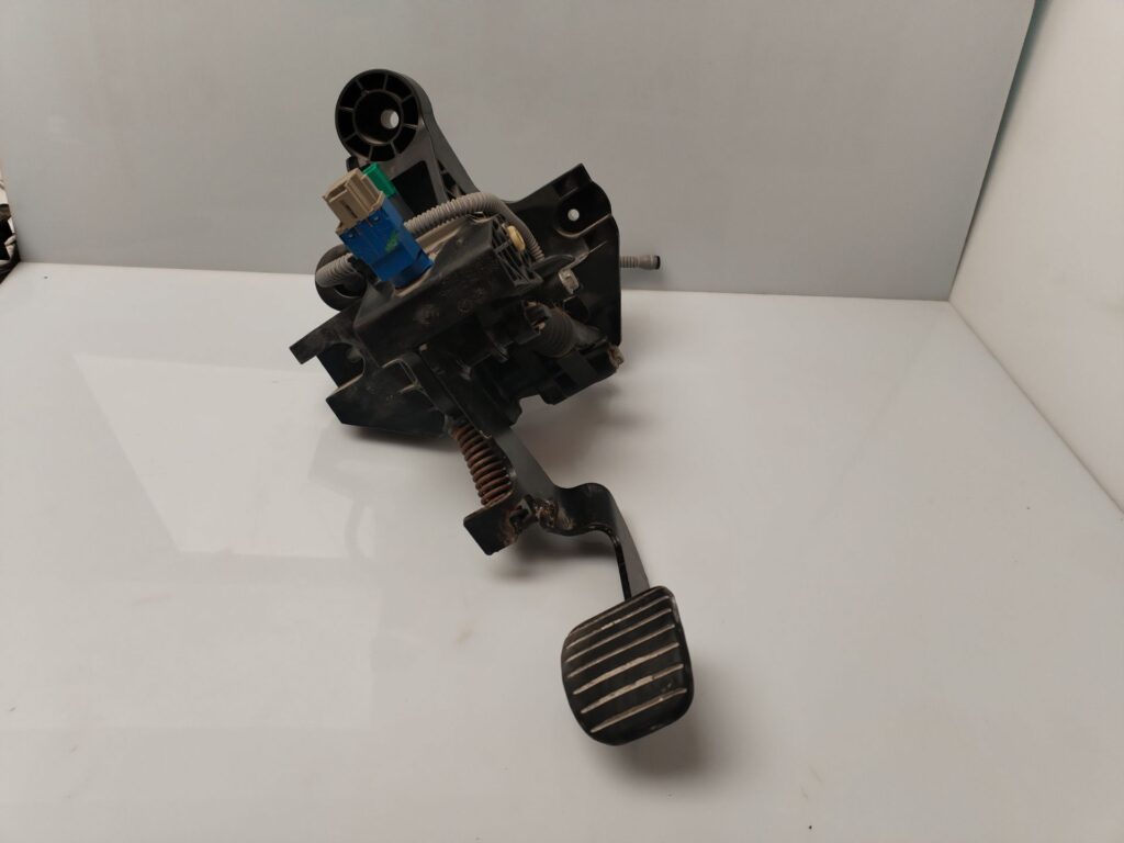 PEDAL EMBRAGUE 133422