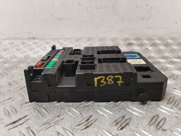 CAJA RELES / FUSIBLES 132812