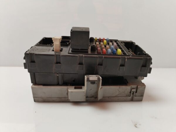 CAJA RELES / FUSIBLES 134018