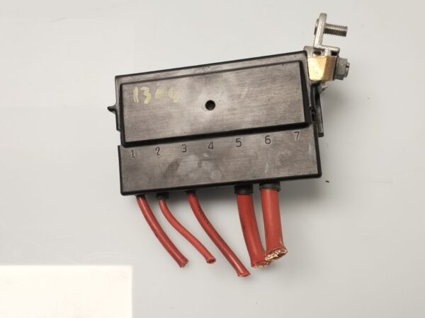 CAJA RELES / FUSIBLES 133839