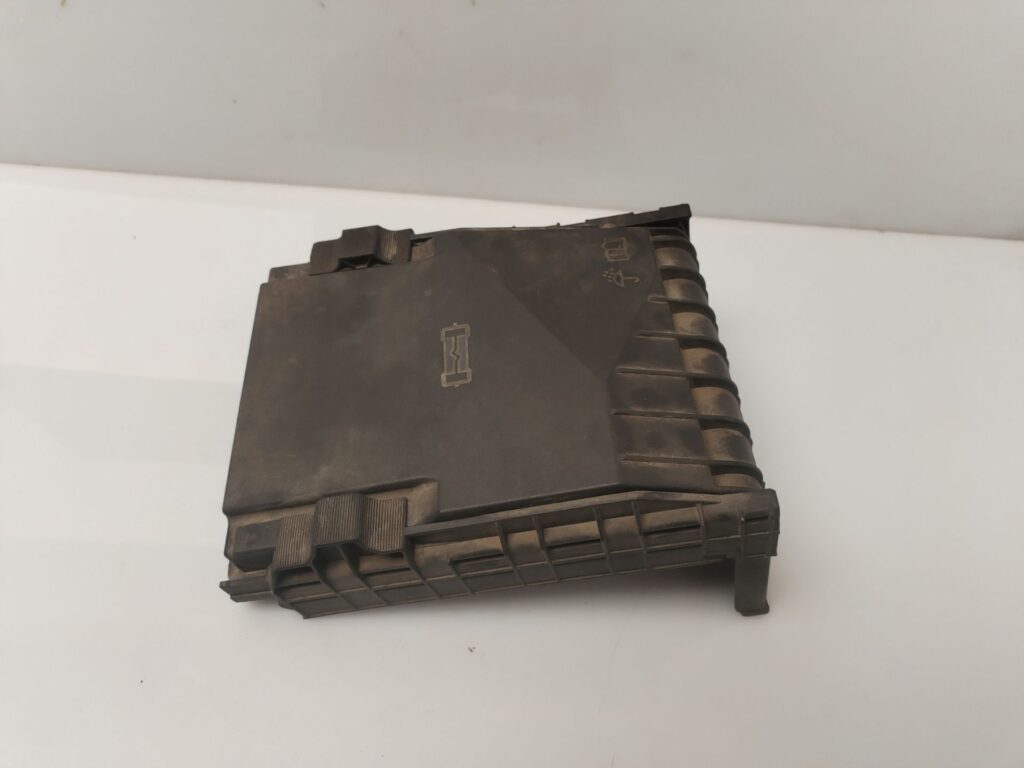 CAJA RELES / FUSIBLES 134133