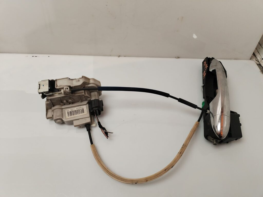 CERRADURA PUERTA DELANTERA DERECHA 135651