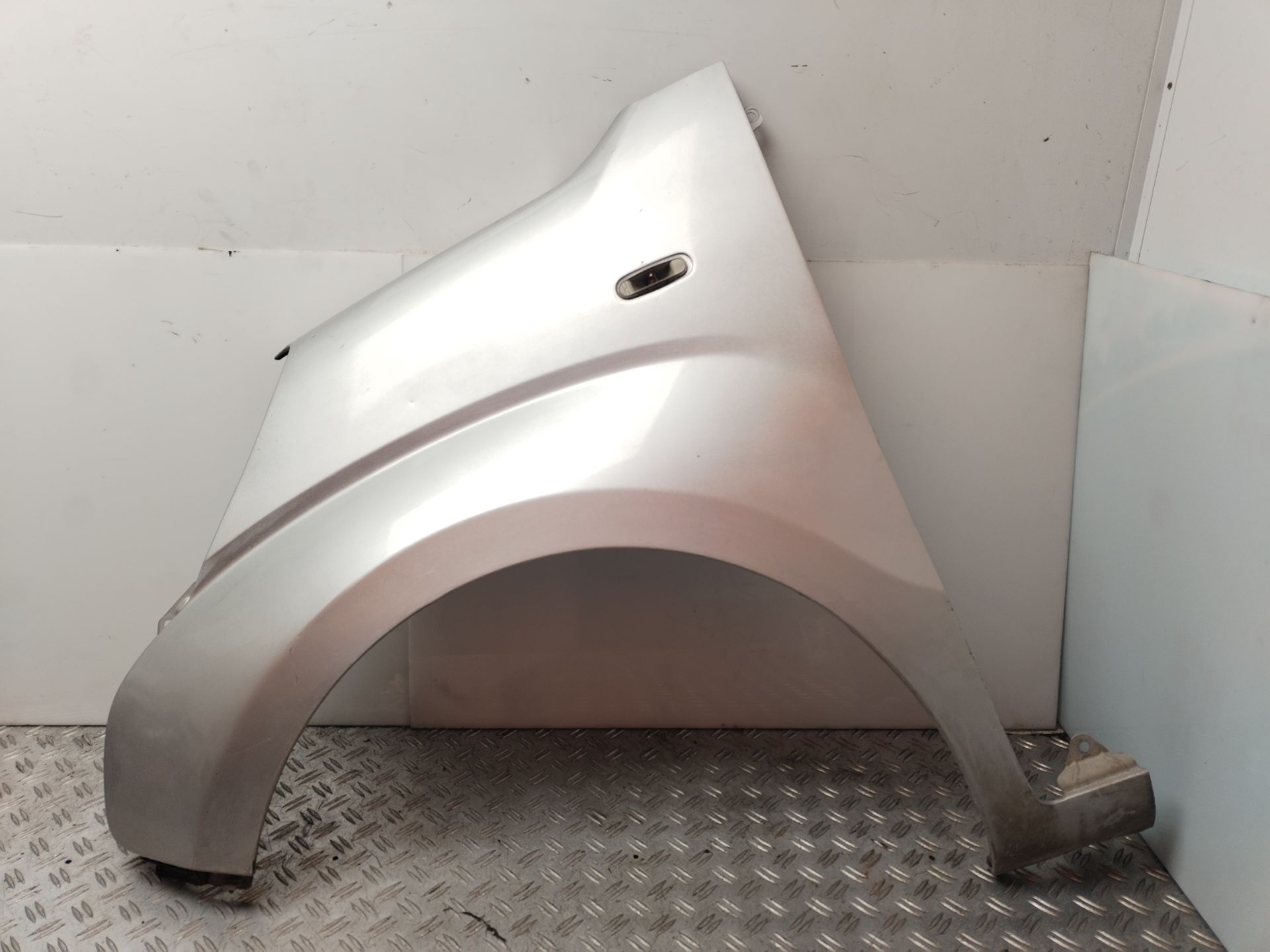 ALETA DELANTERA IZQUIERDA 135287