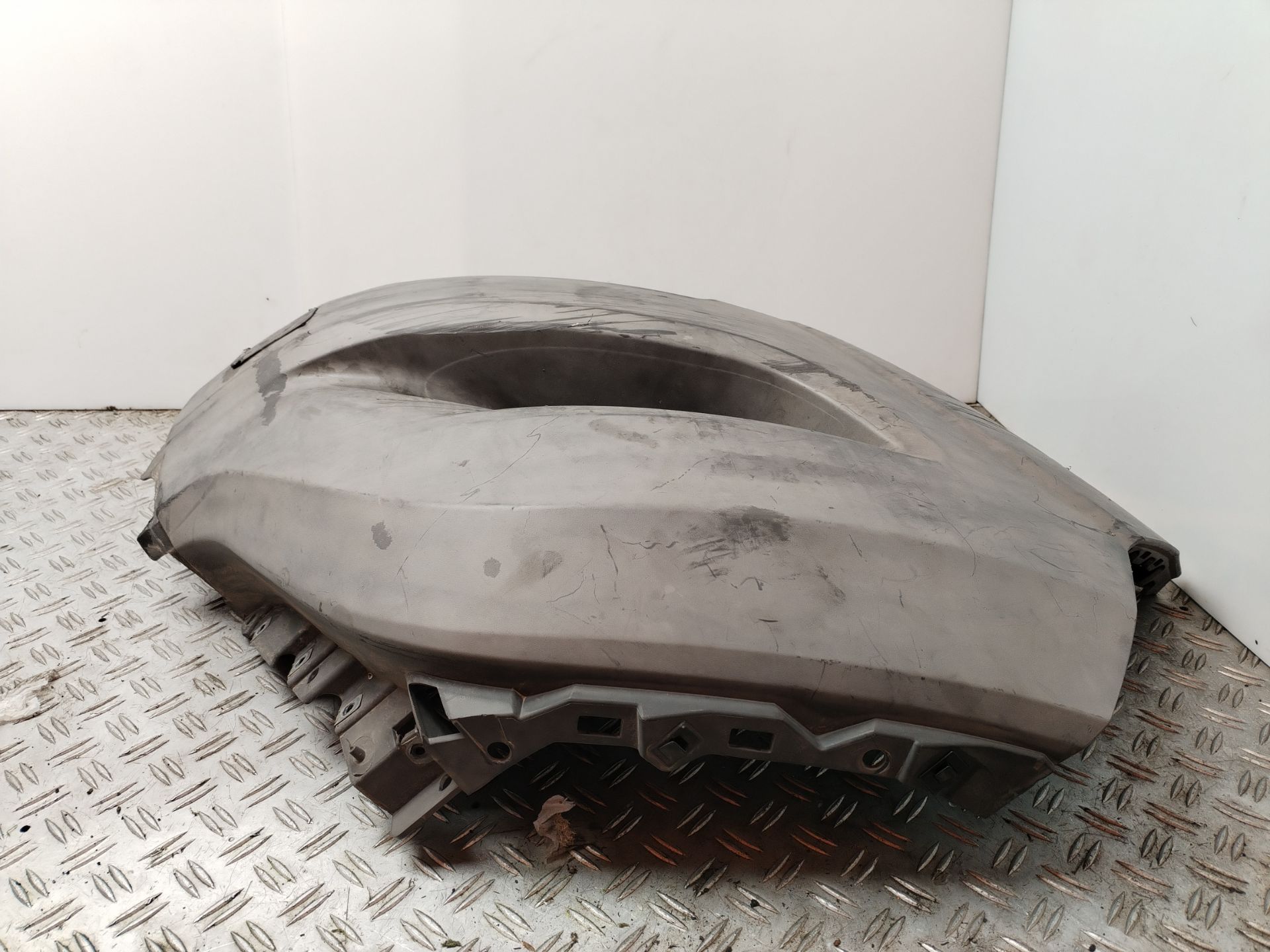 PUNTERA DELANTERA DERECHA DE PARAGOLPES 135613