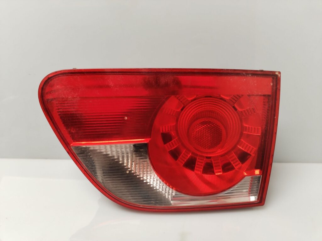 PILOTO TRASERO DERECHO INTERIOR 133122