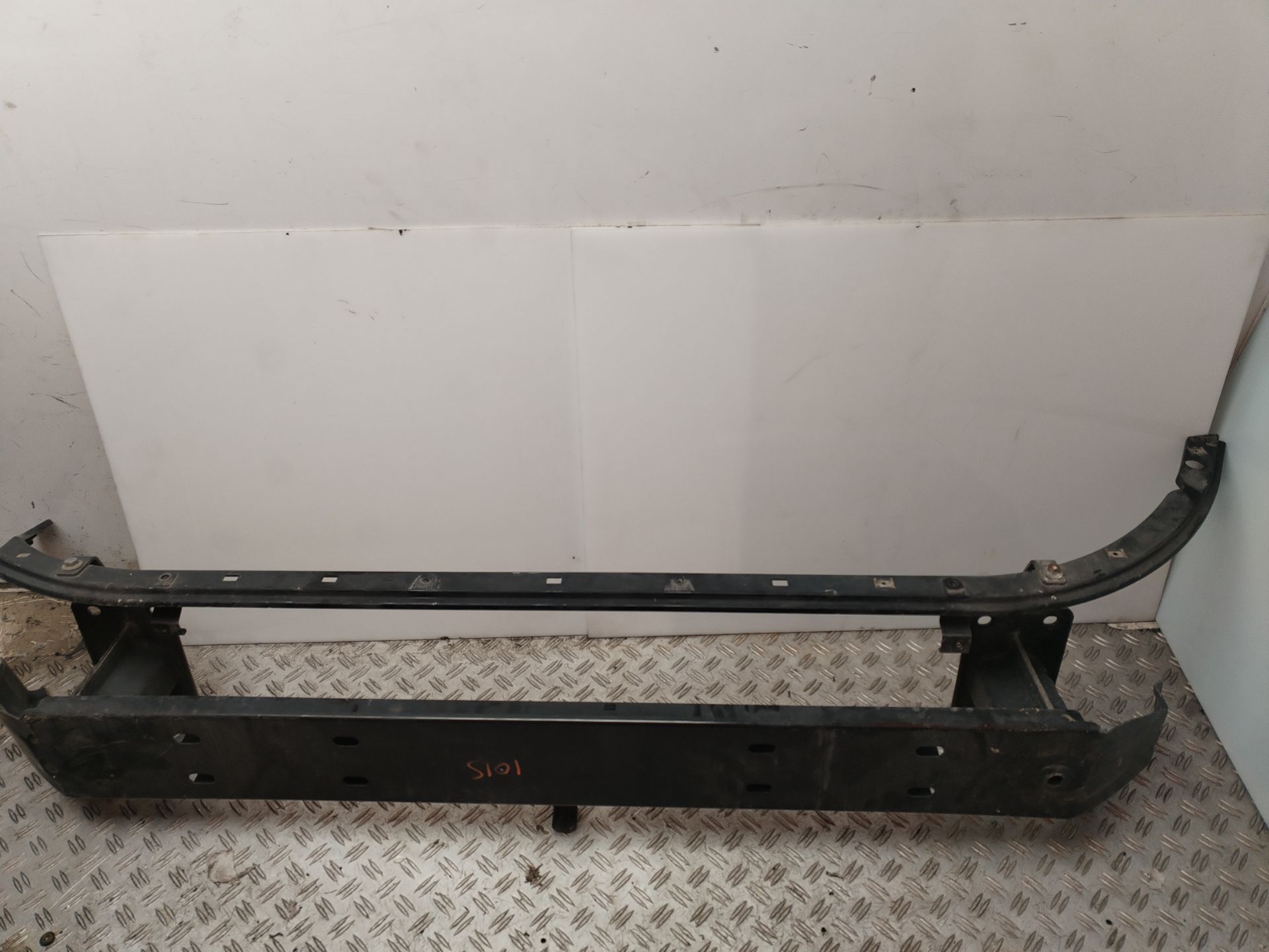 REFUERZO PARAGOLPES DELANTERO 135599