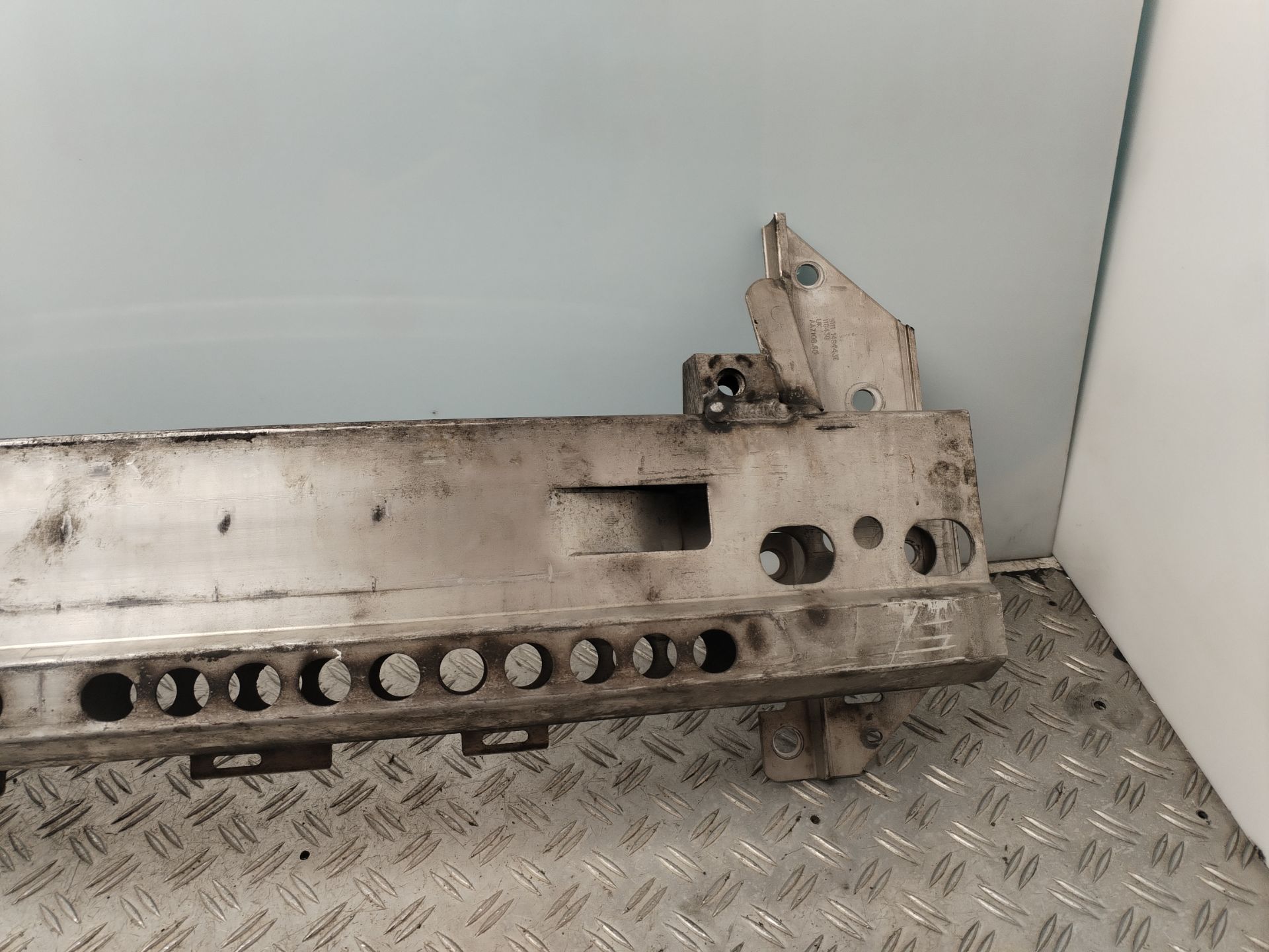 REFUERZO PARAGOLPES DELANTERO 134857