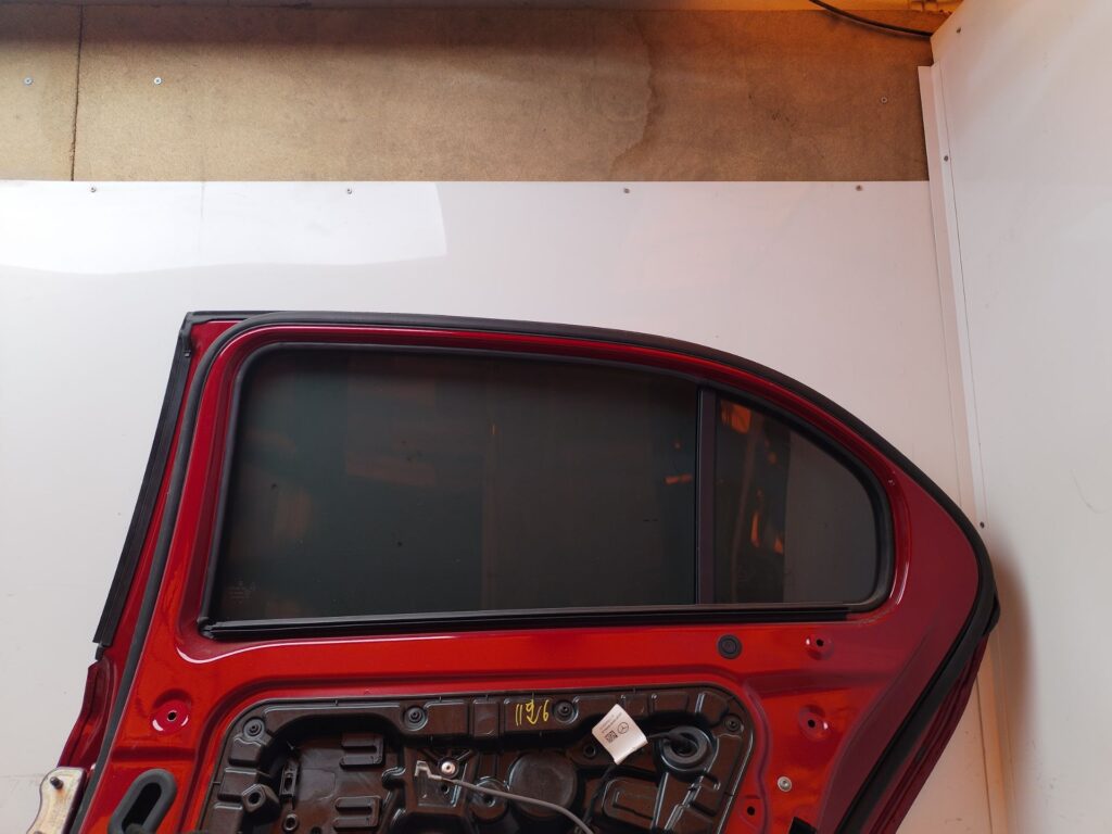 PUERTA TRASERA DERECHA 129545