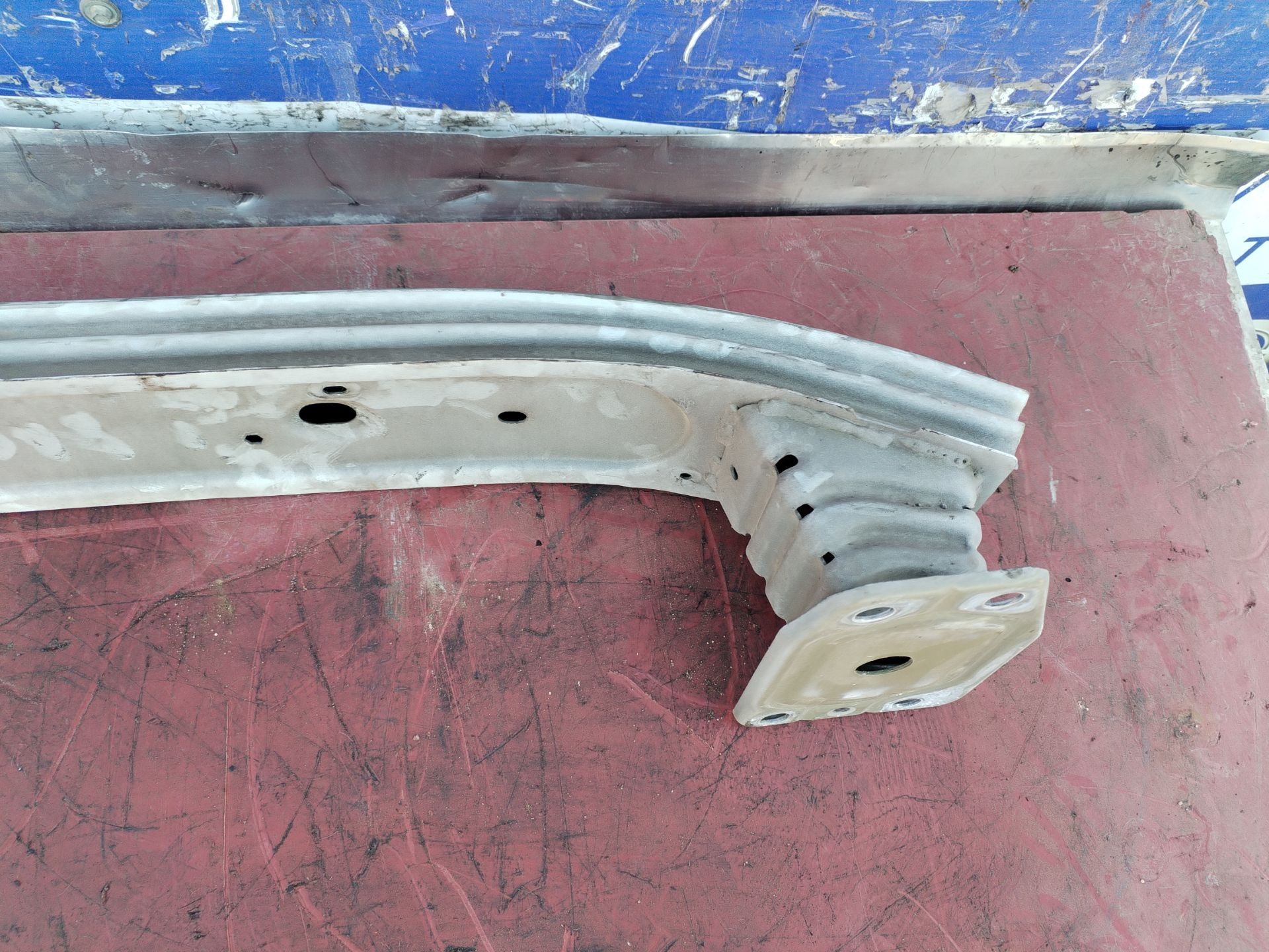 REFUERZO PARAGOLPES DELANTERO 134279