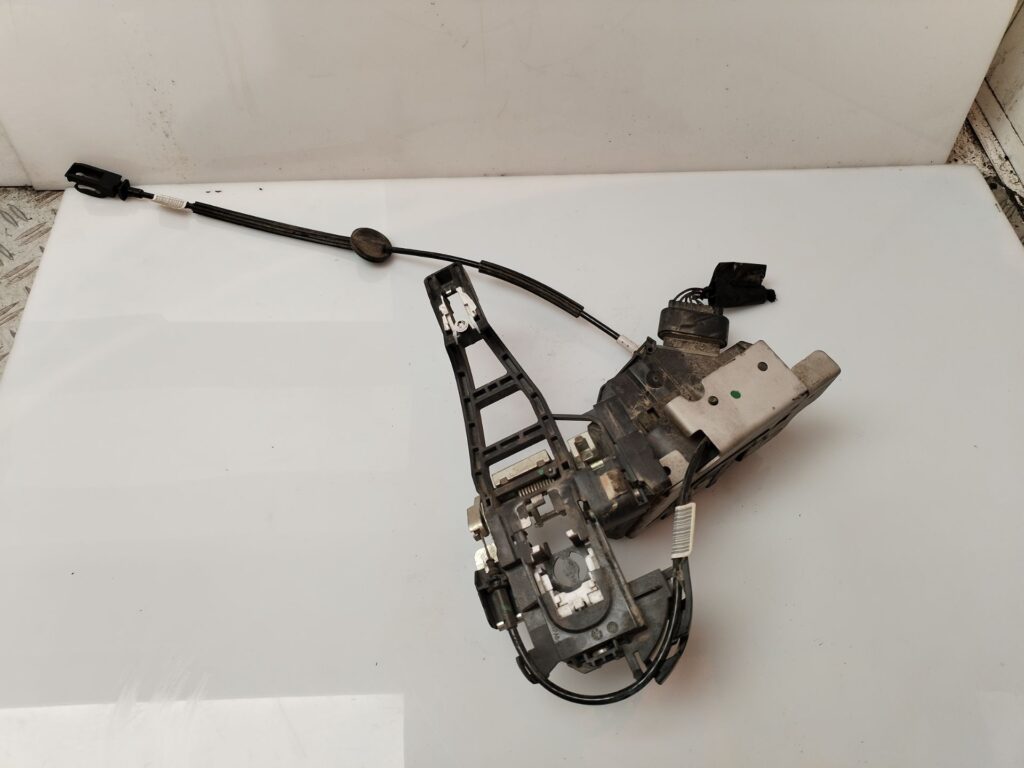 CERRADURA PUERTA DELANTERA DERECHA 135796