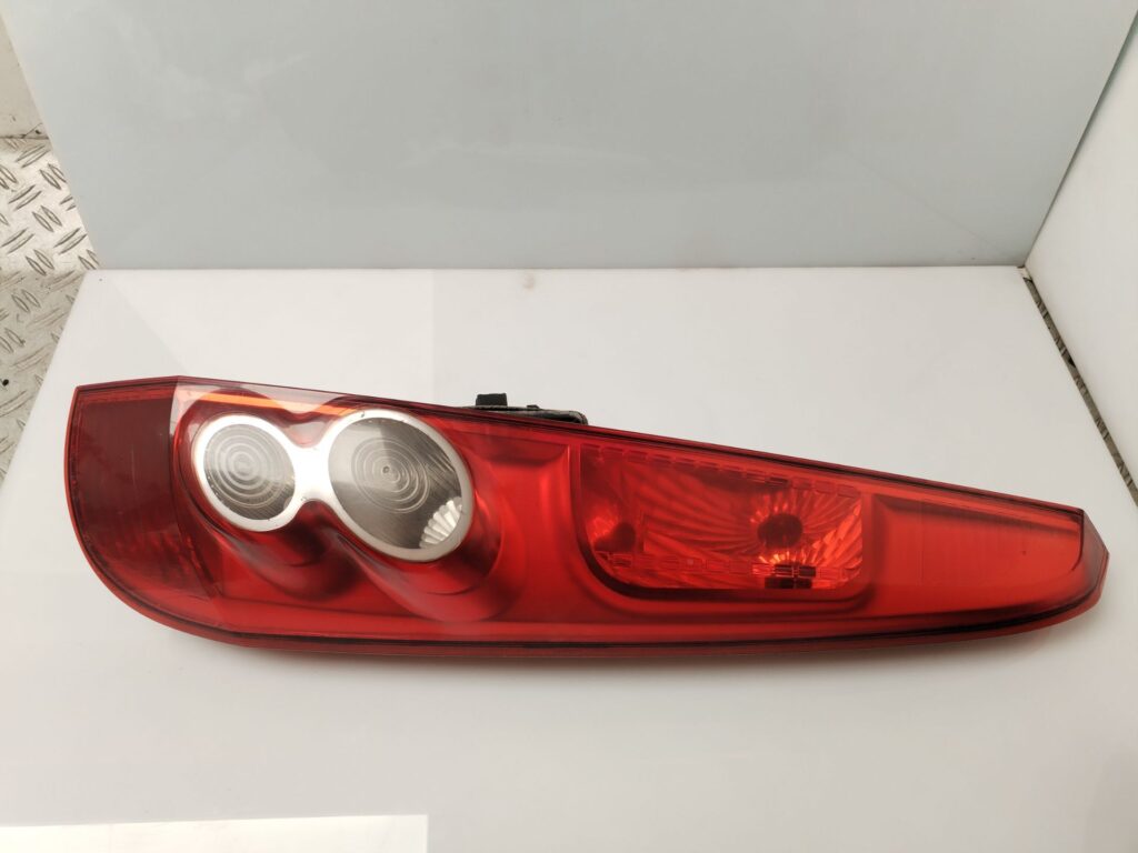 PILOTO TRASERO DERECHO 134699