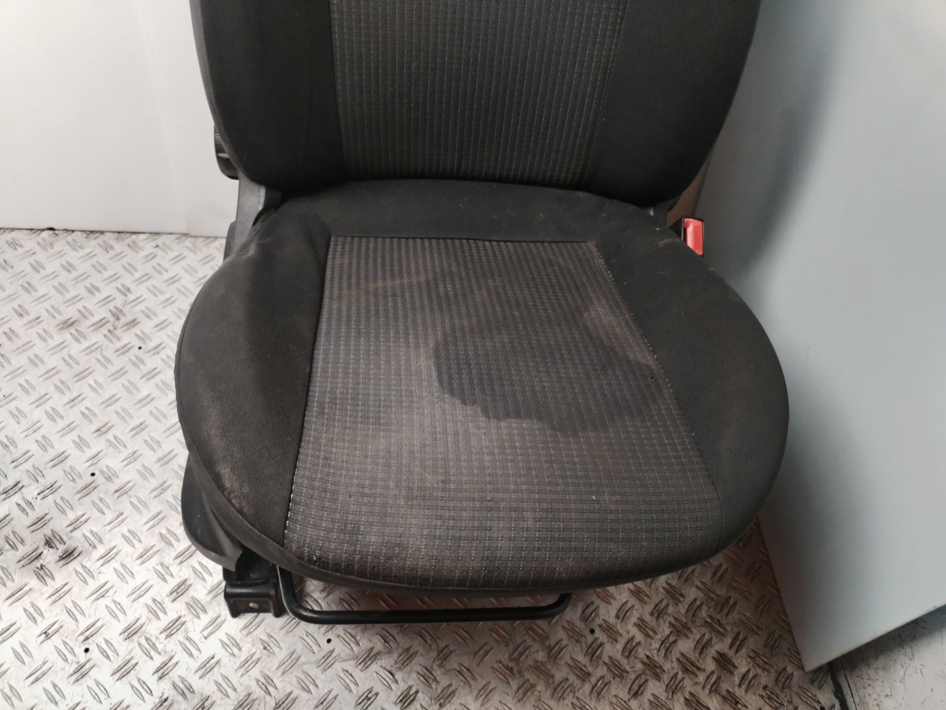 ASIENTO DELANTERO IZQUIERDO 135288