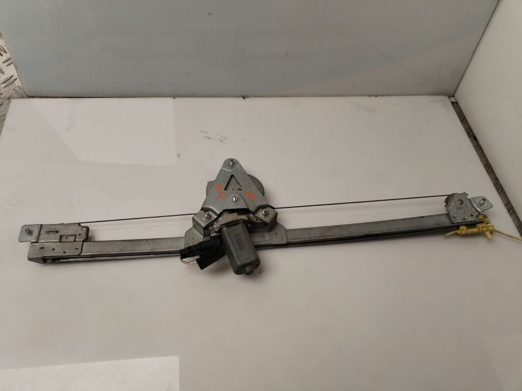 ELEVALUNAS DELANTERO DERECHO 134964