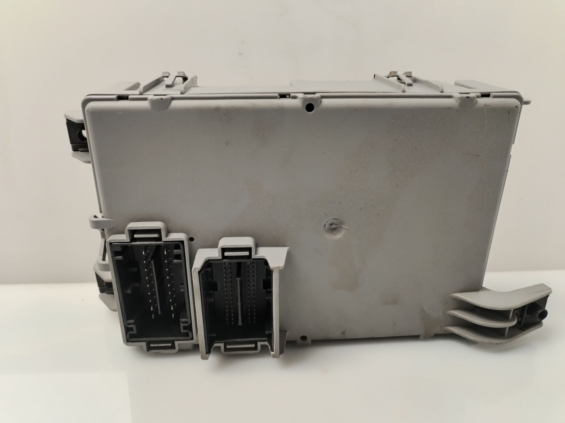 CAJA RELES / FUSIBLES 135587