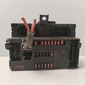 CAJA RELES / FUSIBLES 135106