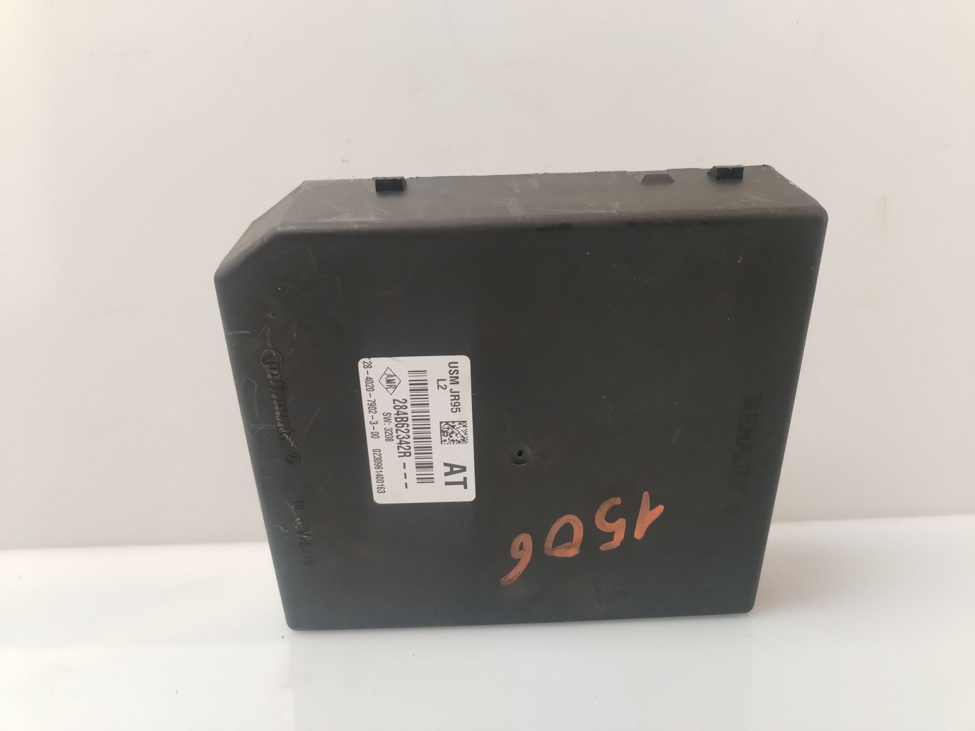 CAJA RELES / FUSIBLES 135722