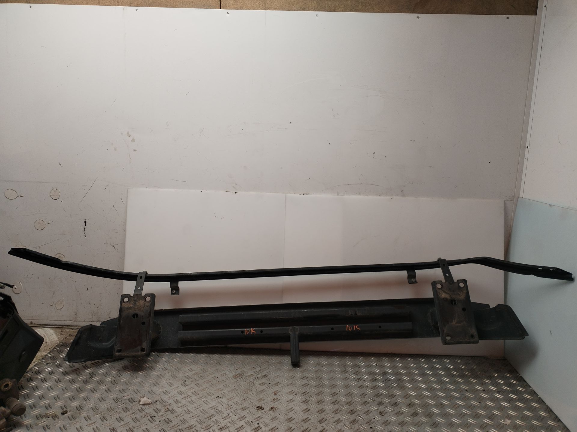 REFUERZO PARAGOLPES DELANTERO 135599