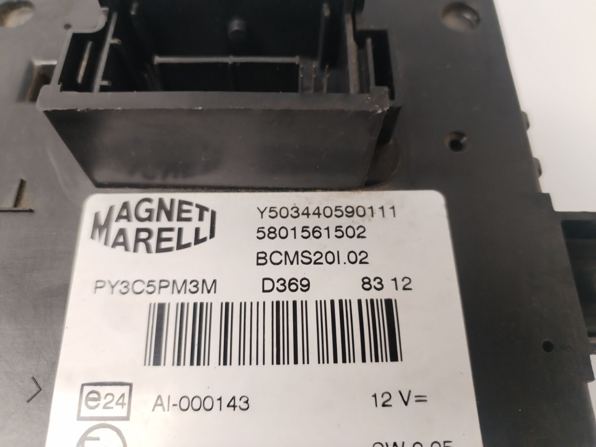 CAJA RELES / FUSIBLES 135157