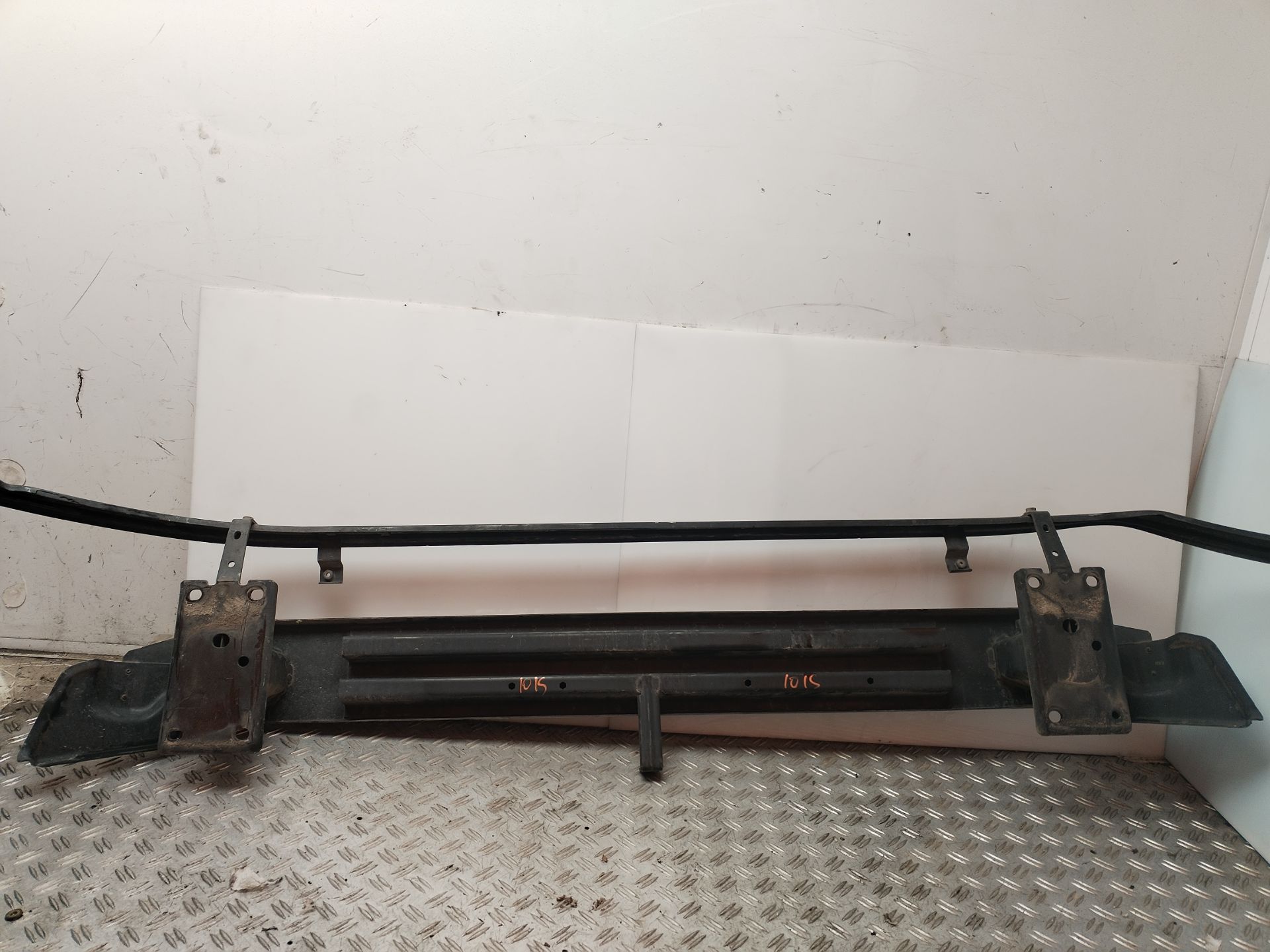 REFUERZO PARAGOLPES DELANTERO 135599