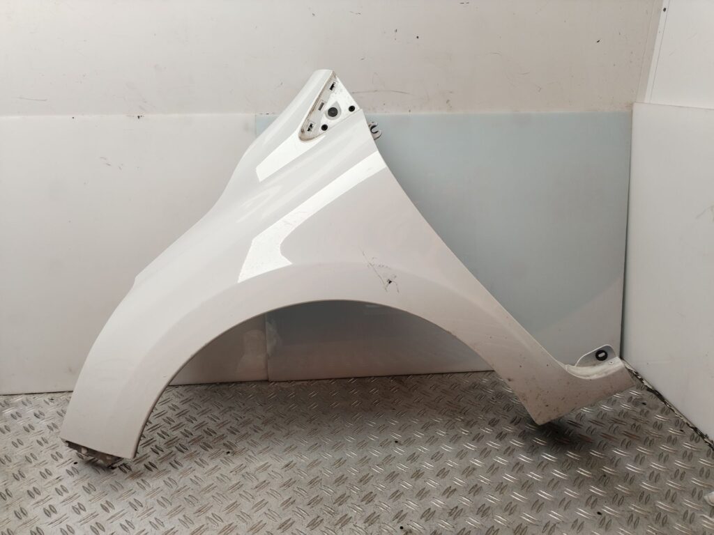 ALETA DELANTERA IZQUIERDA 135076