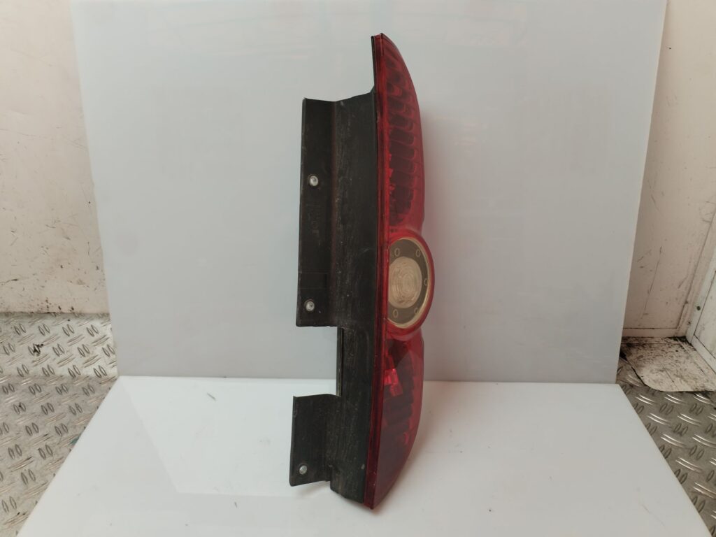 PILOTO TRASERO DERECHO 133233