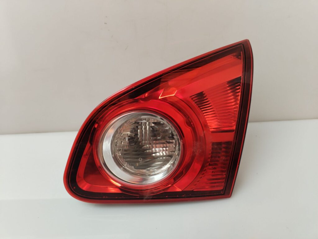 PILOTO TRASERO DERECHO INTERIOR 135336