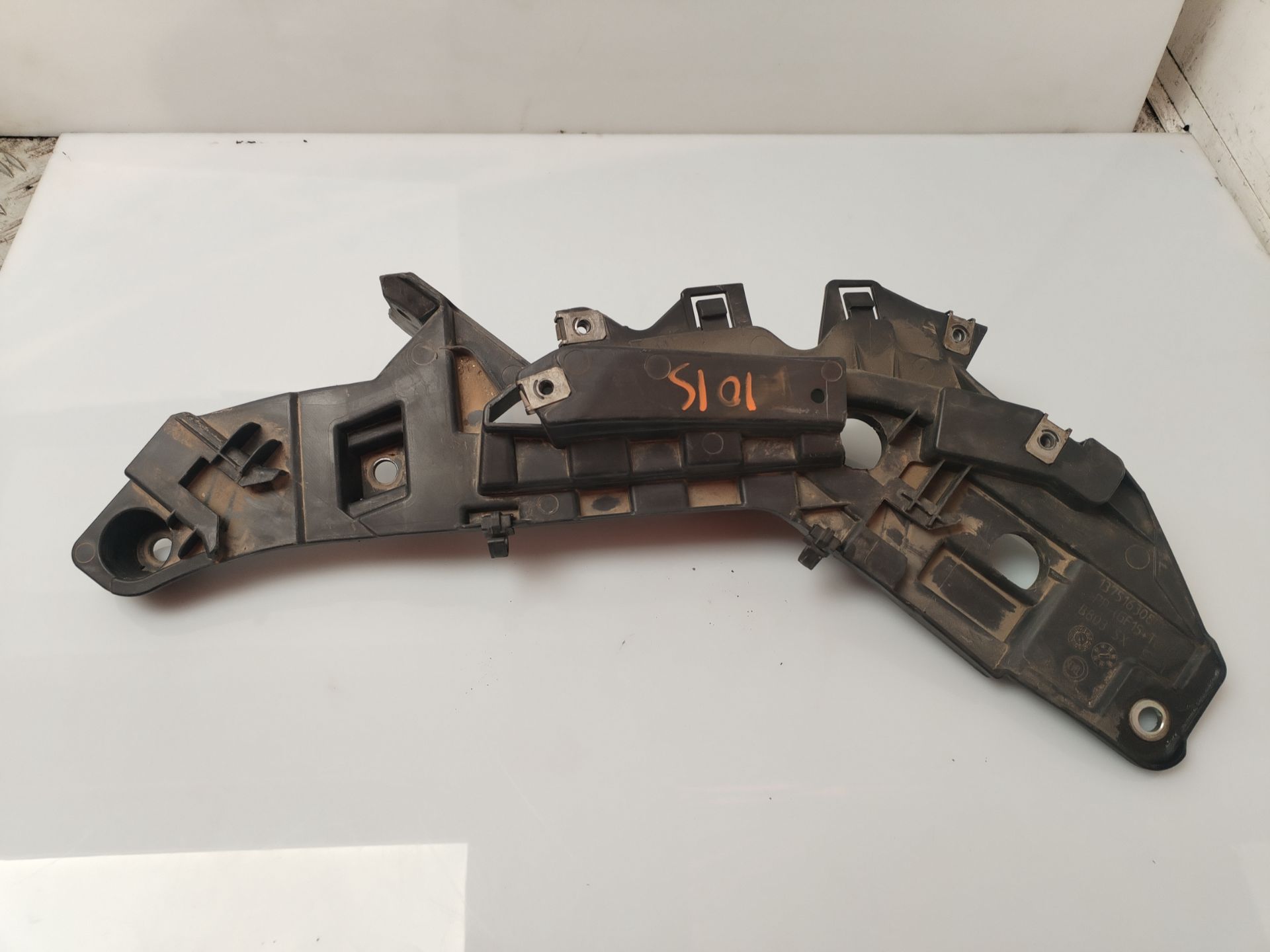 SOPORTE FARO IZQUIERDO 135605