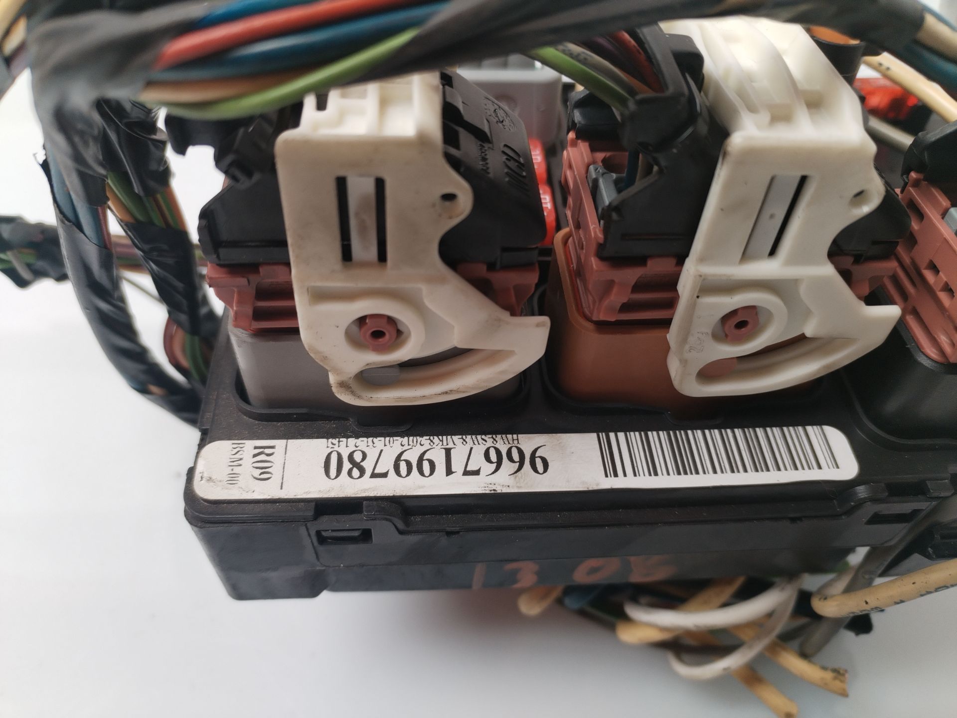 CAJA RELES / FUSIBLES 135383