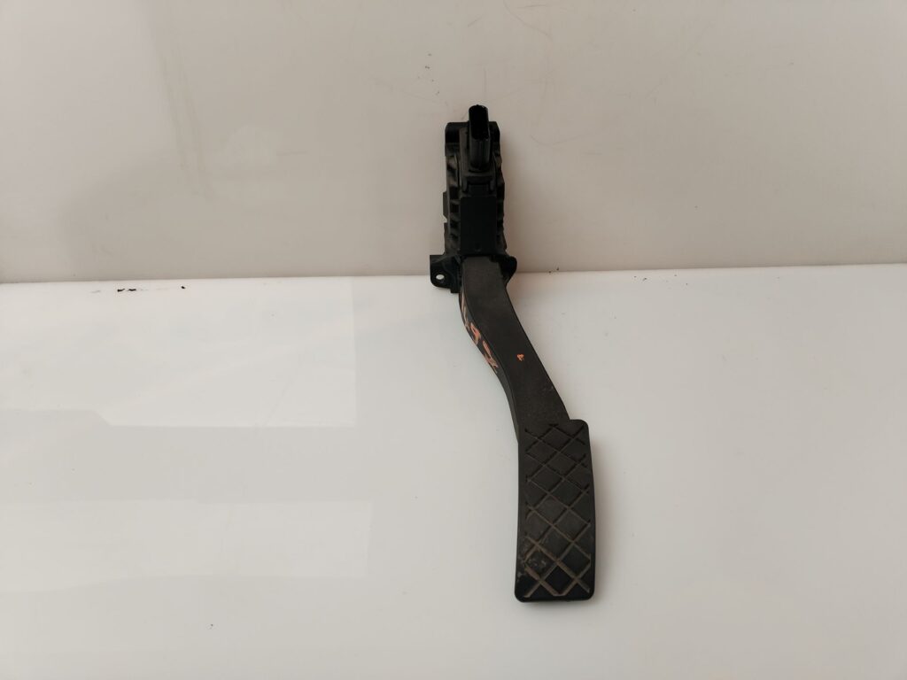 PEDAL ACELERADOR 135544