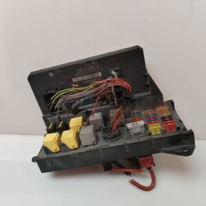 CAJA RELES / FUSIBLES 135747