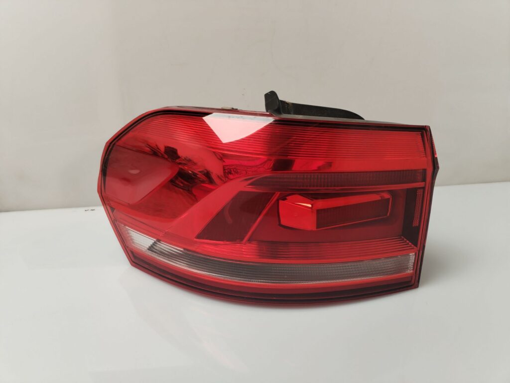 PILOTO TRASERO IZQUIERDO 135529