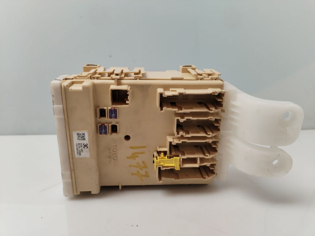 CAJA RELES / FUSIBLES 135023