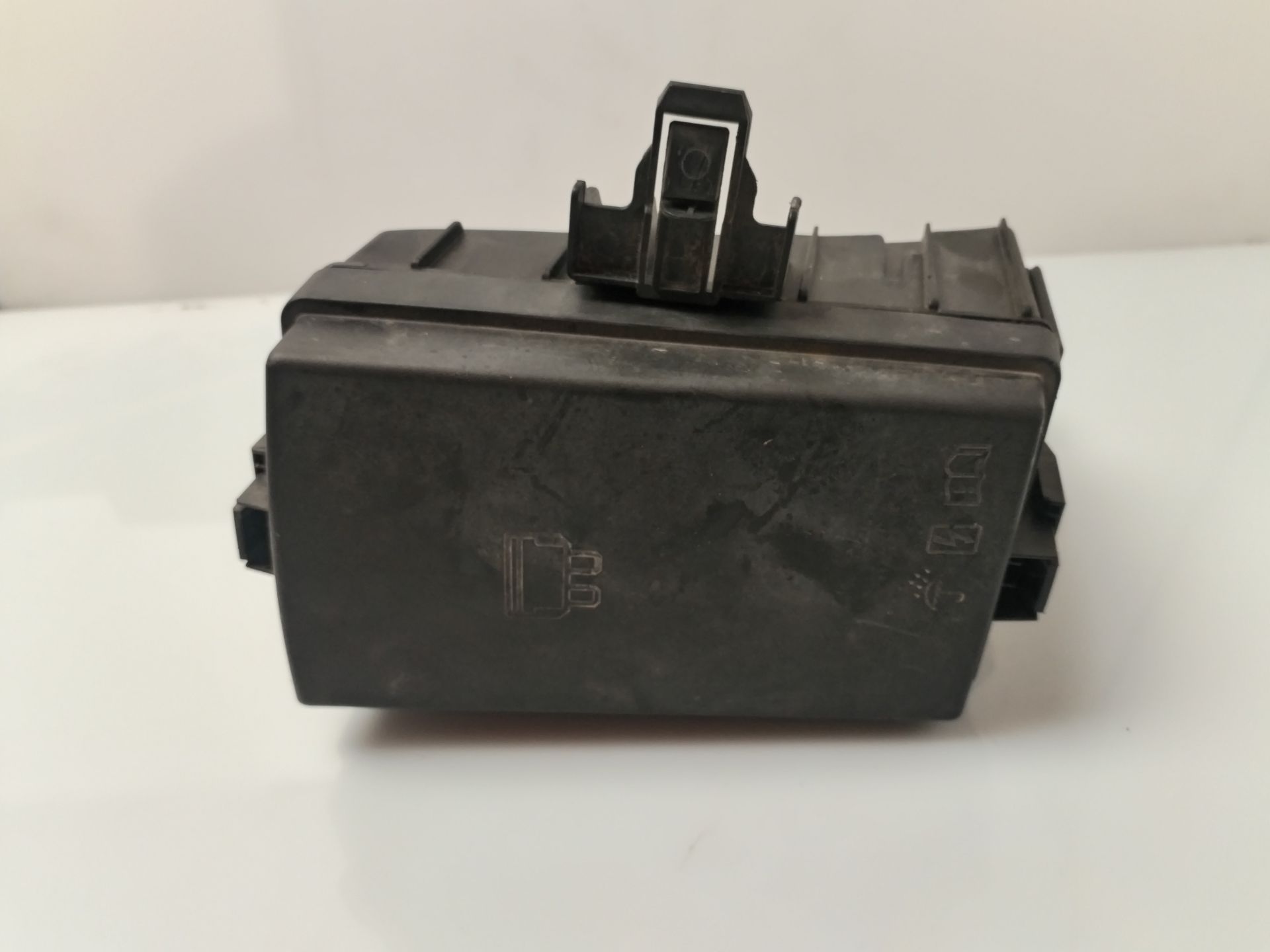 CAJA RELES / FUSIBLES 135568