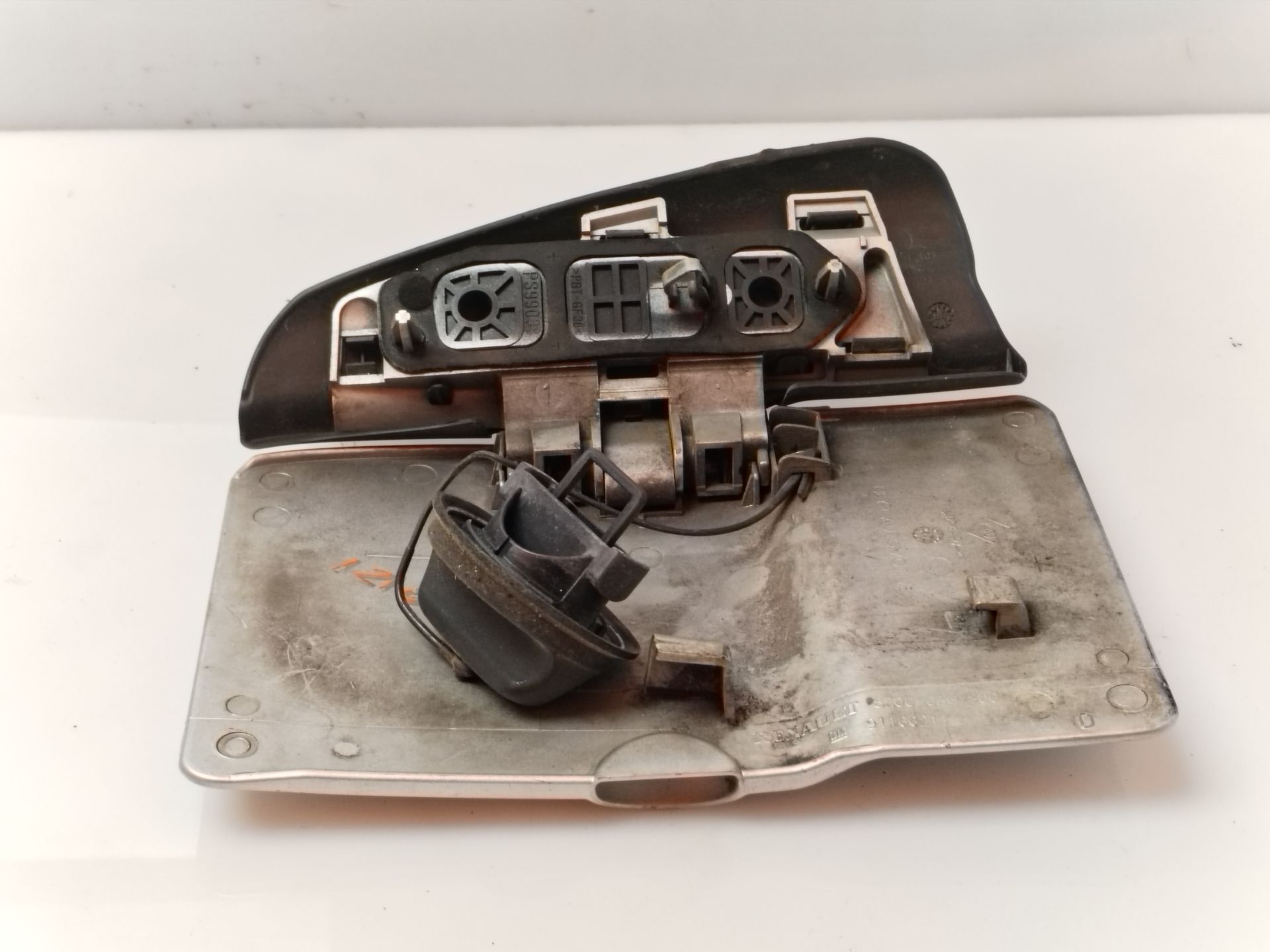 TAPA EXTERIOR COMBUSTIBLE 134935