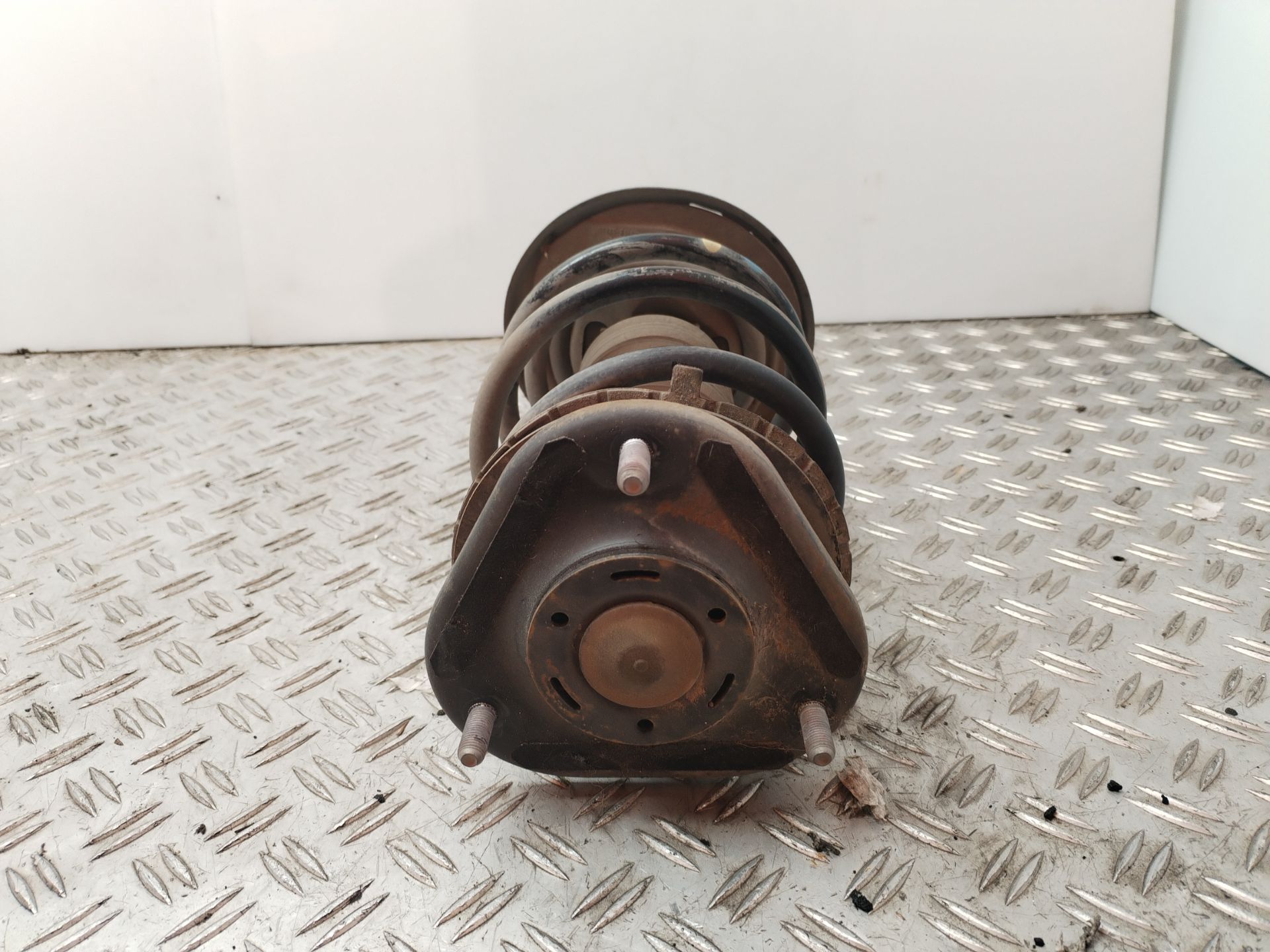 AMORTIGUADOR DELANTERO DERECHO 135620