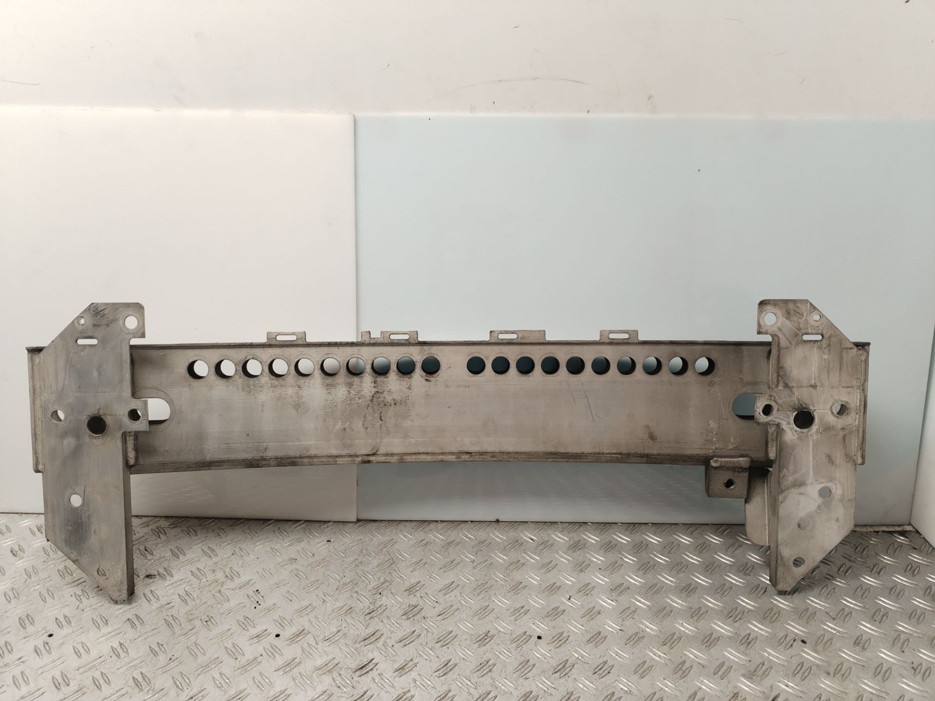 REFUERZO PARAGOLPES DELANTERO 134857