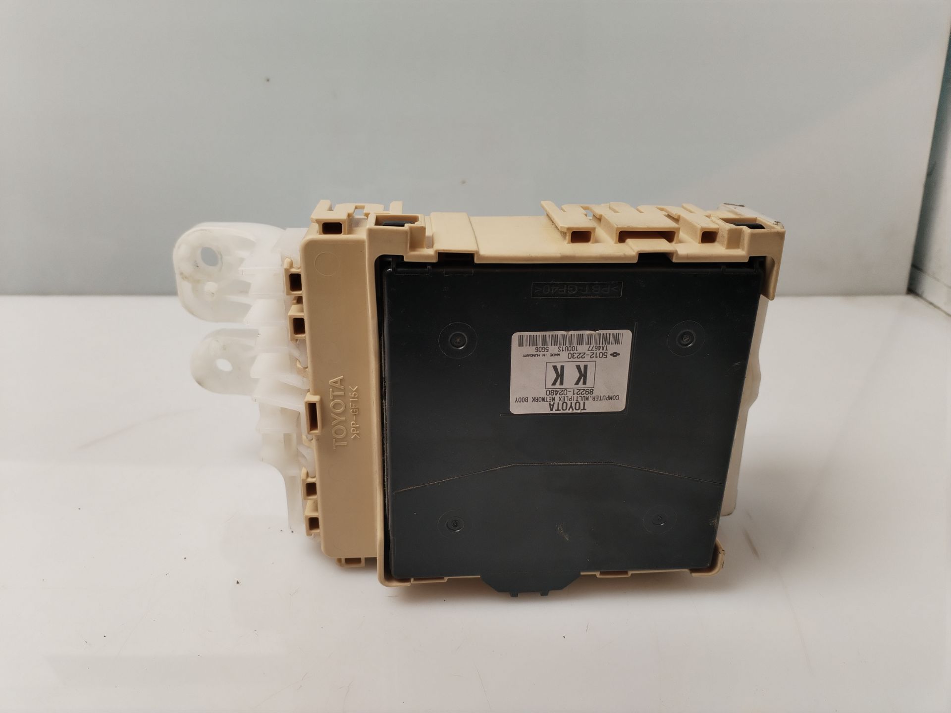 CAJA RELES / FUSIBLES 135023